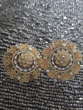 Vintage Cream and Gold Floral Disc Earrings